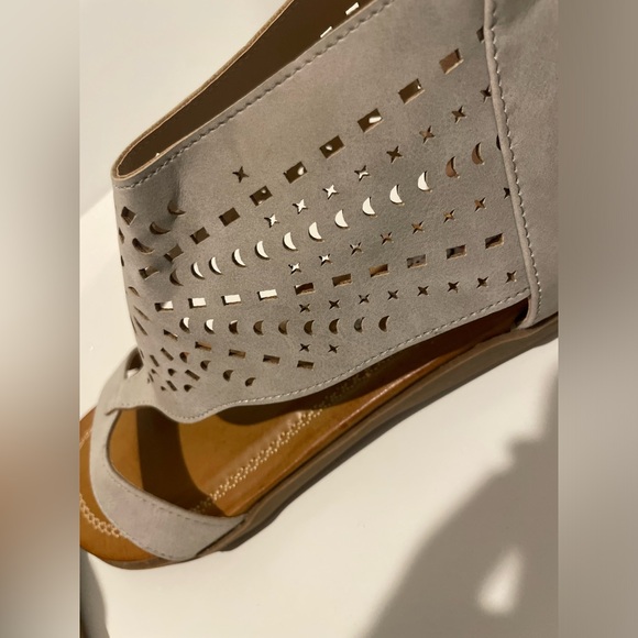 2 Lips Too Sandals Grey Women’s Size 7.5m - Picture 13 of 14